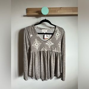 NWT Sugarfox Aztec top